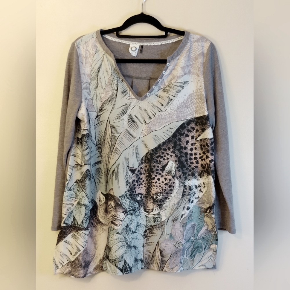 Animal Print V-Neck Long Sleeve Top
